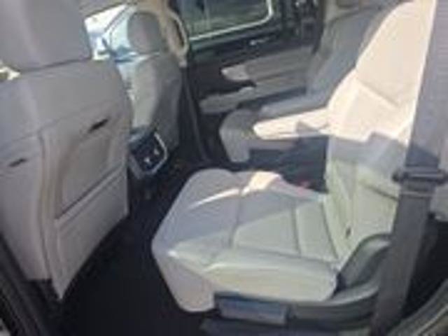 Certified 2025 Ford Expedition Active AWD/4WD image 9