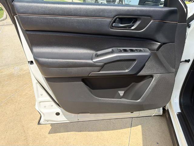 Used 2023 Nissan Pathfinder Rock Creek AWD/4WD image 21