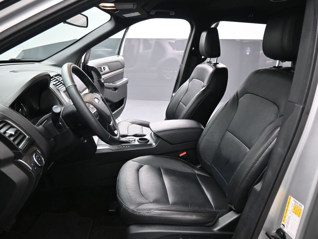 Certified 2018 Ford Explorer XLT w/ Equipment Group 202A image 40
