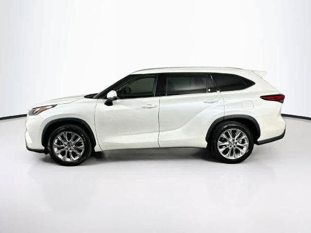 Used 2021 Toyota Highlander Limited FWD image 3