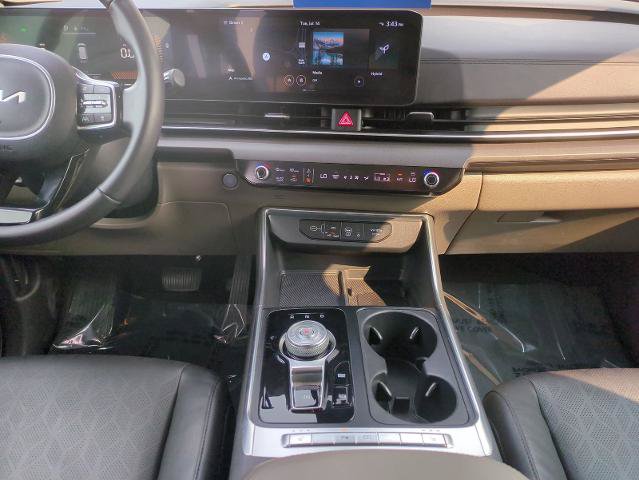 Used 2025 Kia Carnival EX FWD image 17