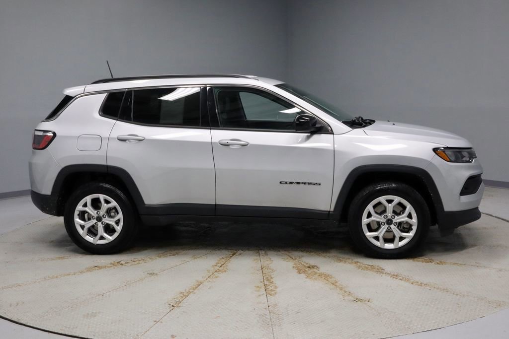 Used 2025 Jeep Compass Latitude image 6