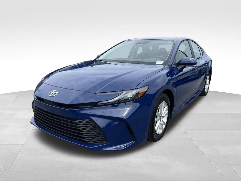 Used 2025 Toyota Camry LE w/ Convenience Package FWD image 9