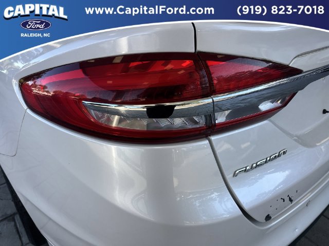 Certified 2018 Ford Fusion SE w/ Fusion SE Technology Package FWD image 15