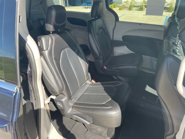 Used 2024 Chrysler Pacifica Touring-L FWD image 24