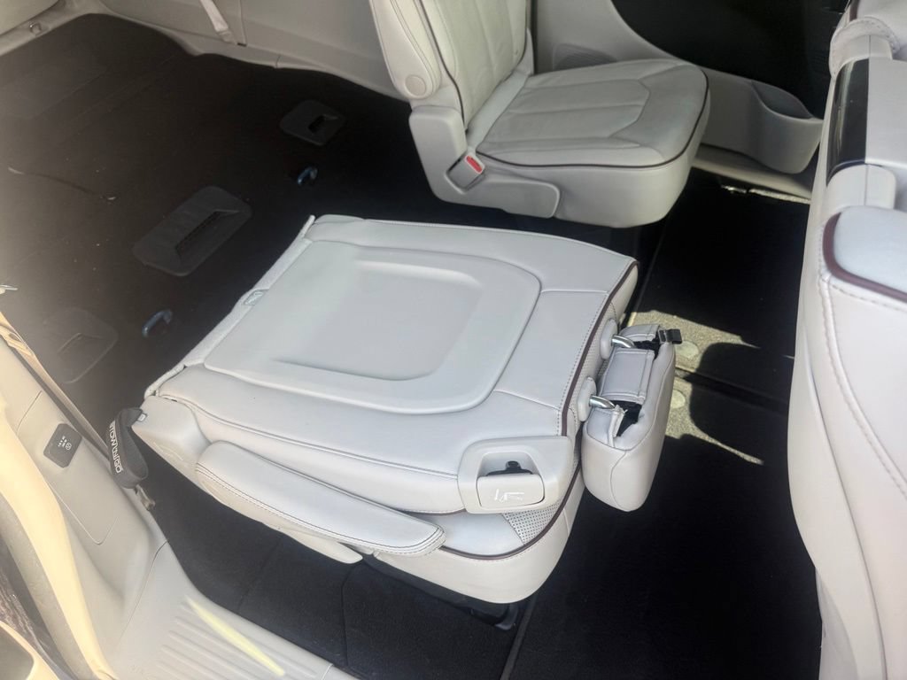Used 2018 Chrysler Pacifica Limited w/ Advanced Safetytec Group FWD image 57