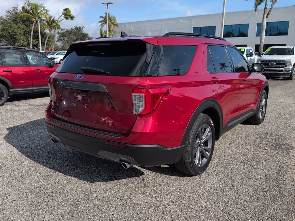 Certified 2022 Ford Explorer XLT w/ Equipment Group 202A image 3