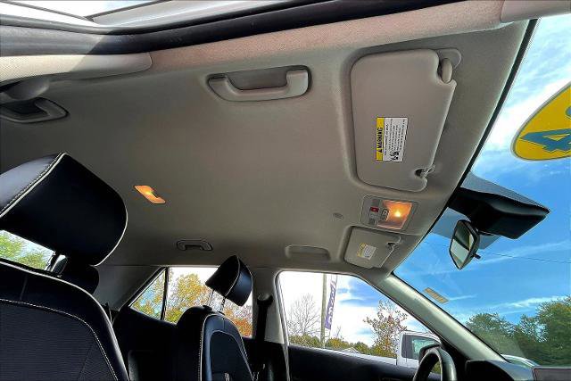 Used 2024 Hyundai Venue Limited image 24