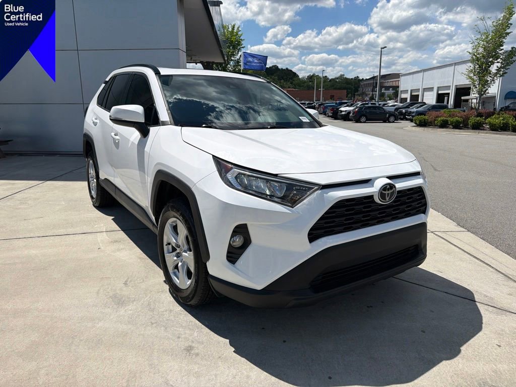 Used 2021 Toyota RAV4 XLE w/ Convenience Package FWD image 1