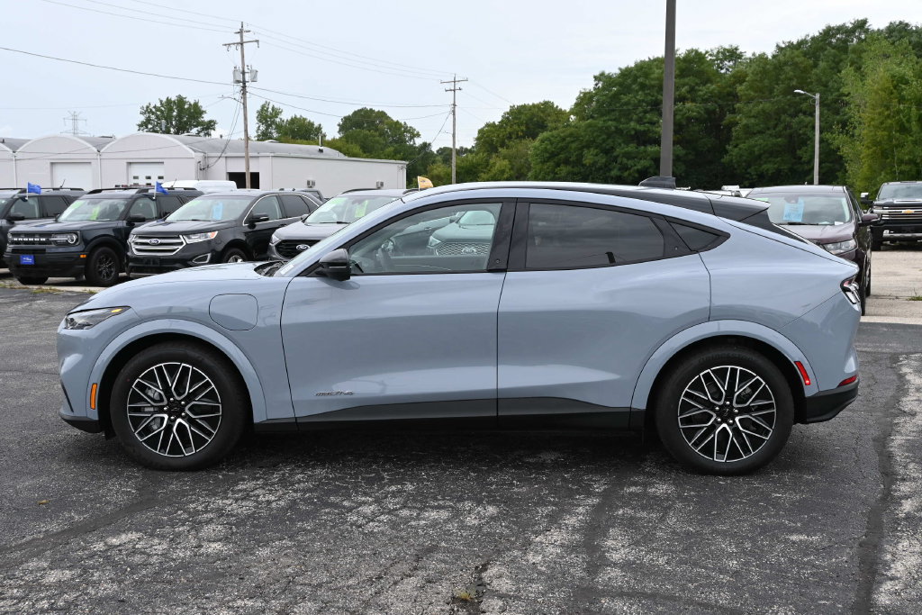 Certified 2025 Ford Mustang Mach-E Premium AWD/4WD image 5
