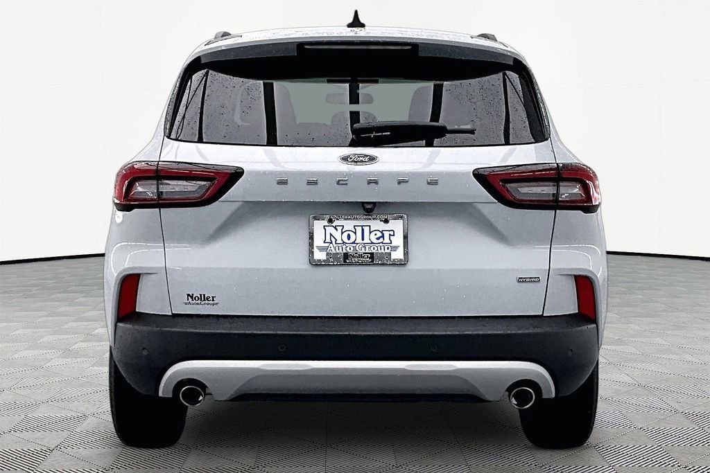 Certified 2025 Ford Escape SE FWD image 4