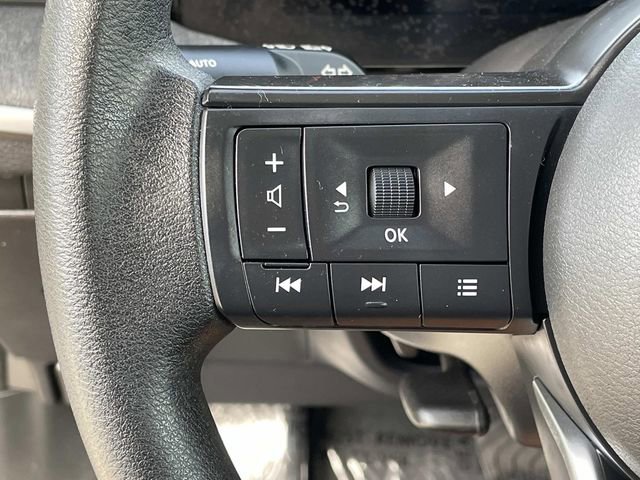 Used 2025 Nissan Kicks SV FWD image 9
