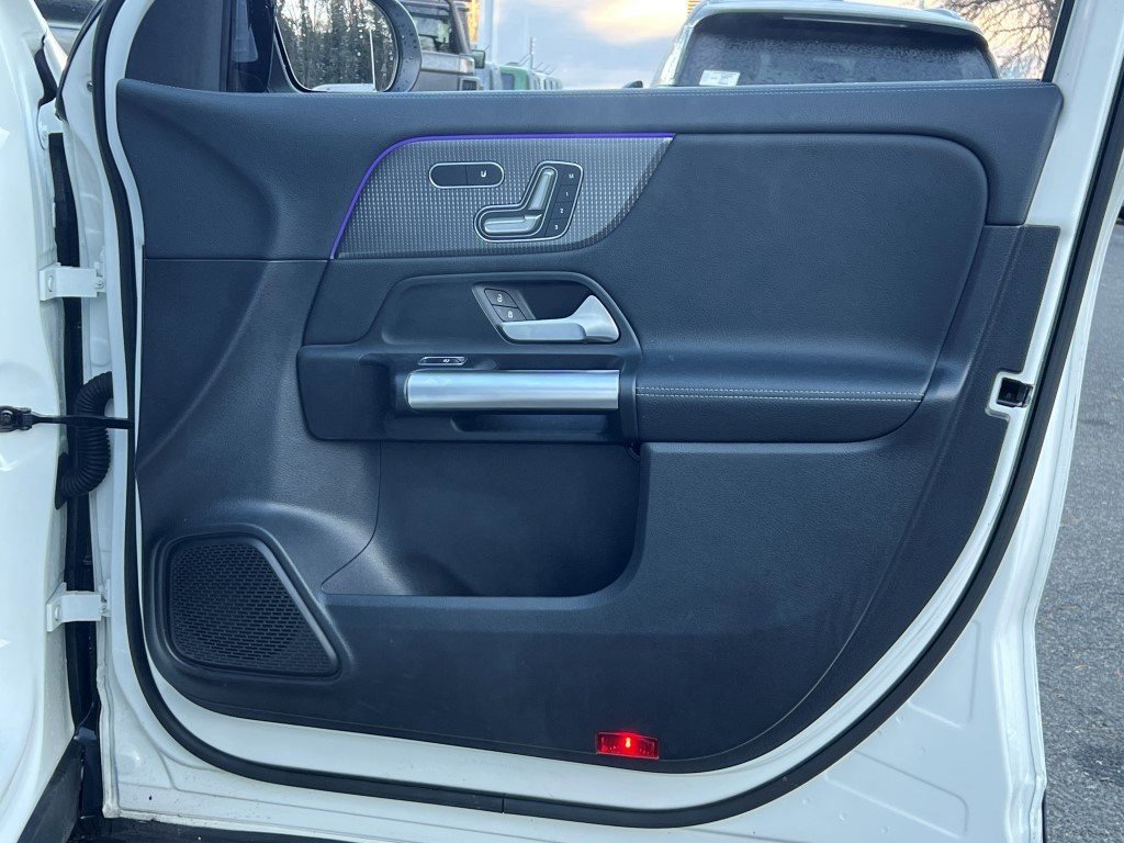 Used 2021 Mercedes-Benz GLA 250 4MATIC w/ Premium Package image 11