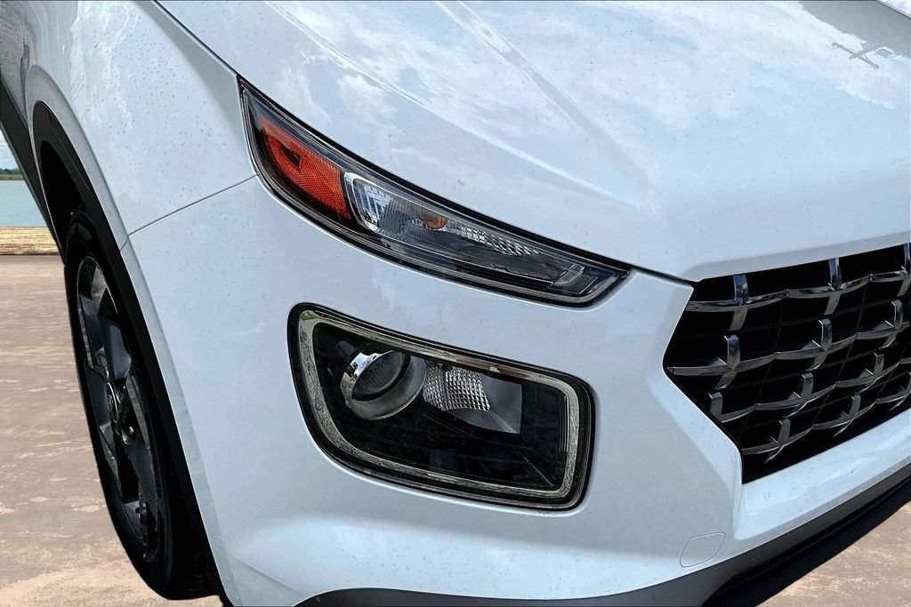 Used 2025 Hyundai Venue SEL FWD image 32