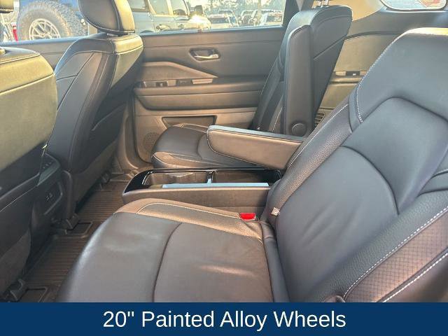 Used 2024 Nissan Pathfinder SL w/ SL Premium Package image 13