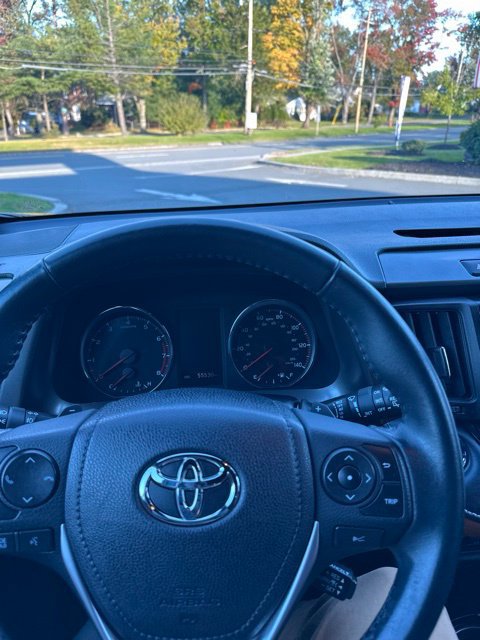Used 2018 Toyota RAV4 SE w/ Power Extra Value Package AWD/4WD image 12