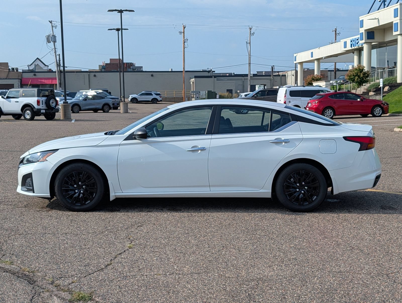 Used 2024 Nissan Altima 2.5 S FWD image 2