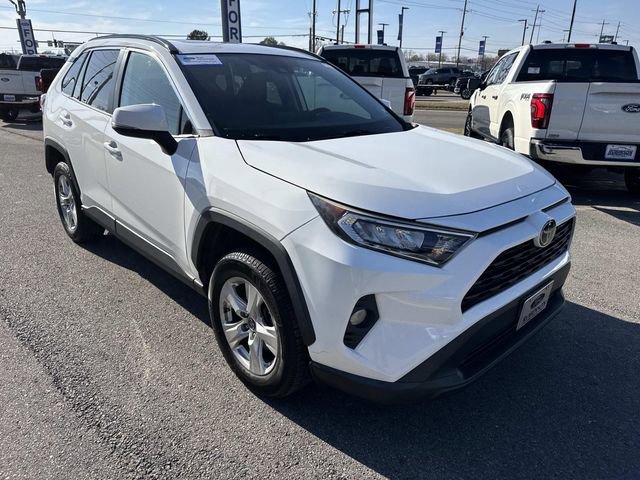 Used 2019 Toyota RAV4 XLE w/ Convenience Package FWD image 3