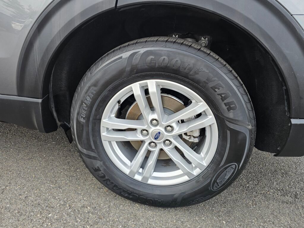 Certified 2024 Ford Explorer XLT w/ Equipment Group 202A image 9