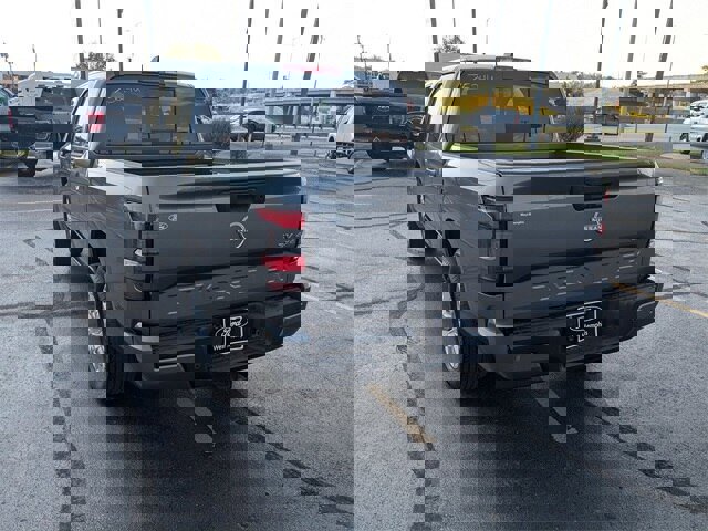 Used 2024 Nissan Frontier SV w/ SV Convenience Package image 3