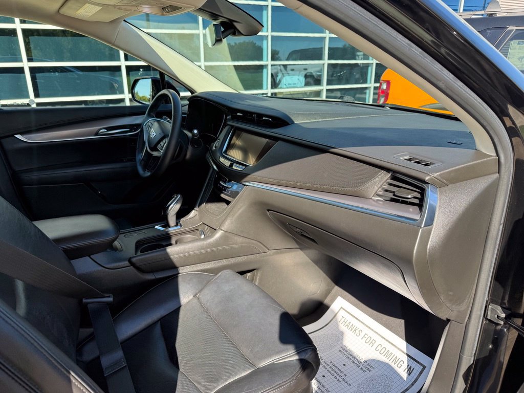 Used 2017 Cadillac XT5 Luxury w/ Driver Awareness Package FWD image 12