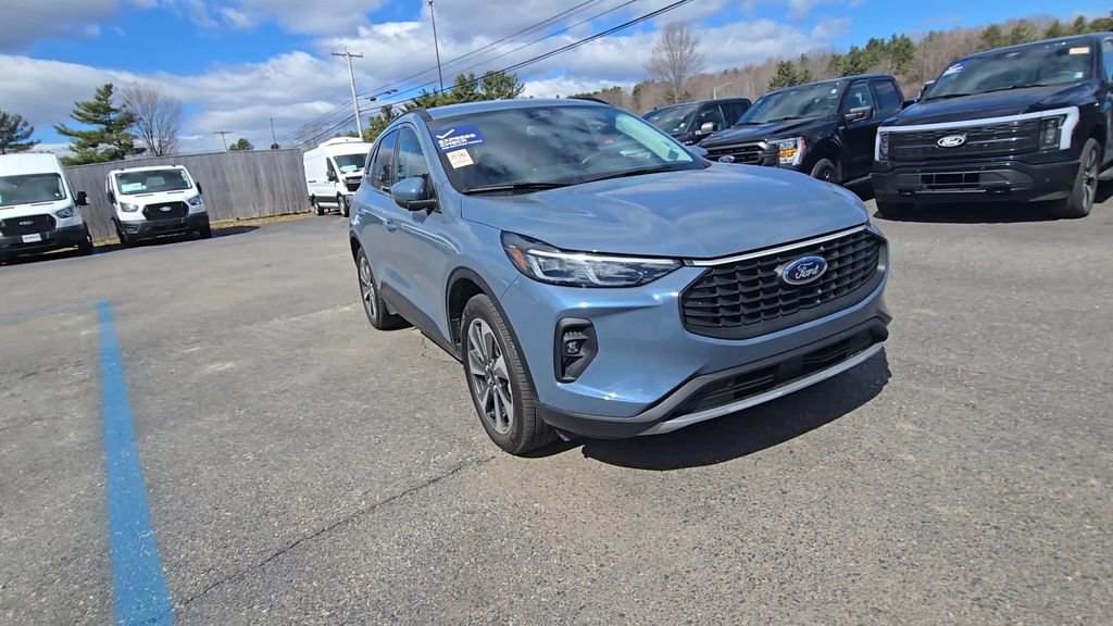 Certified 2025 Ford Escape Platinum AWD/4WD image 13