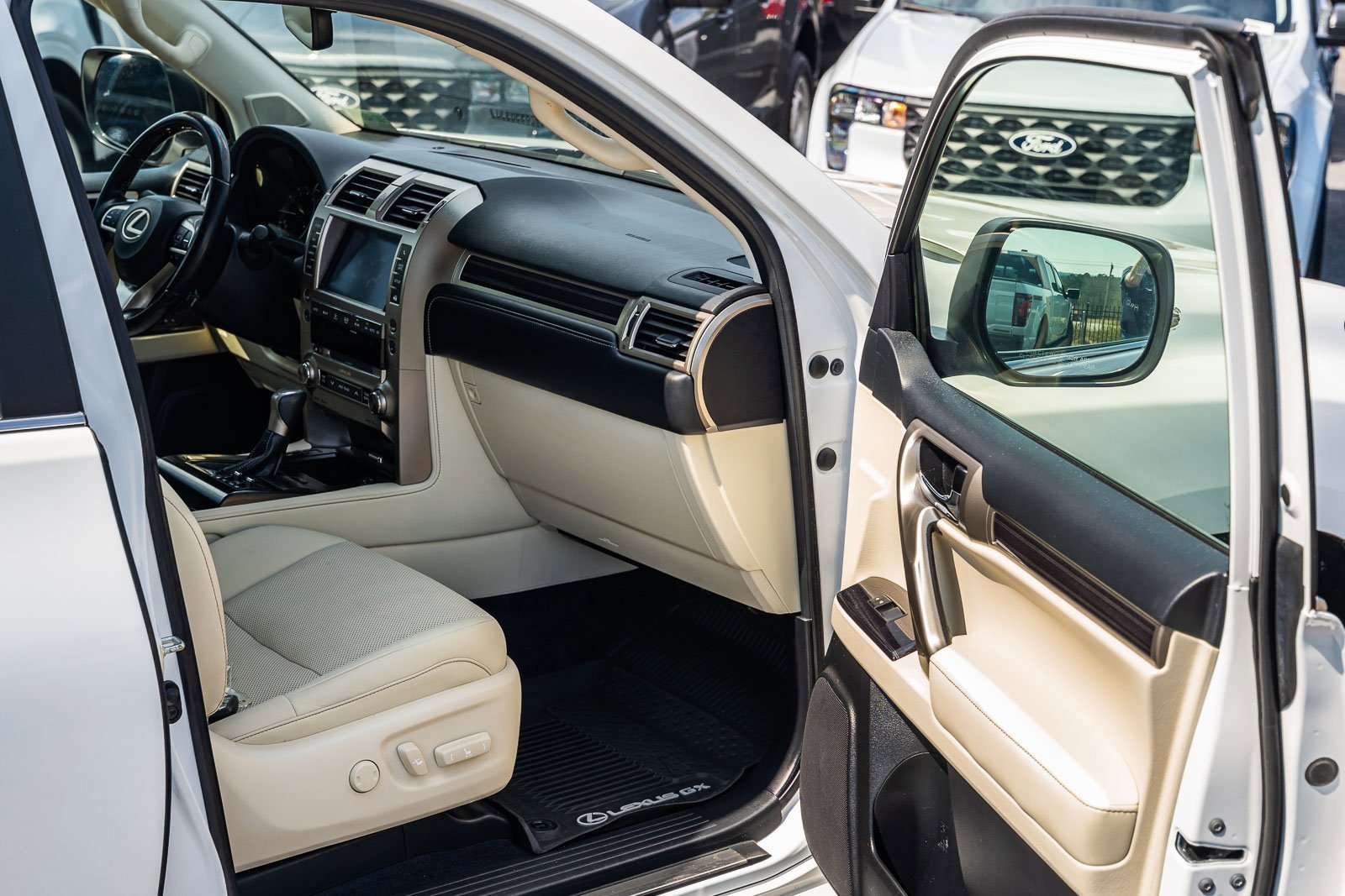 Used 2020 Lexus GX 460 Premium w/ Premium Package image 8