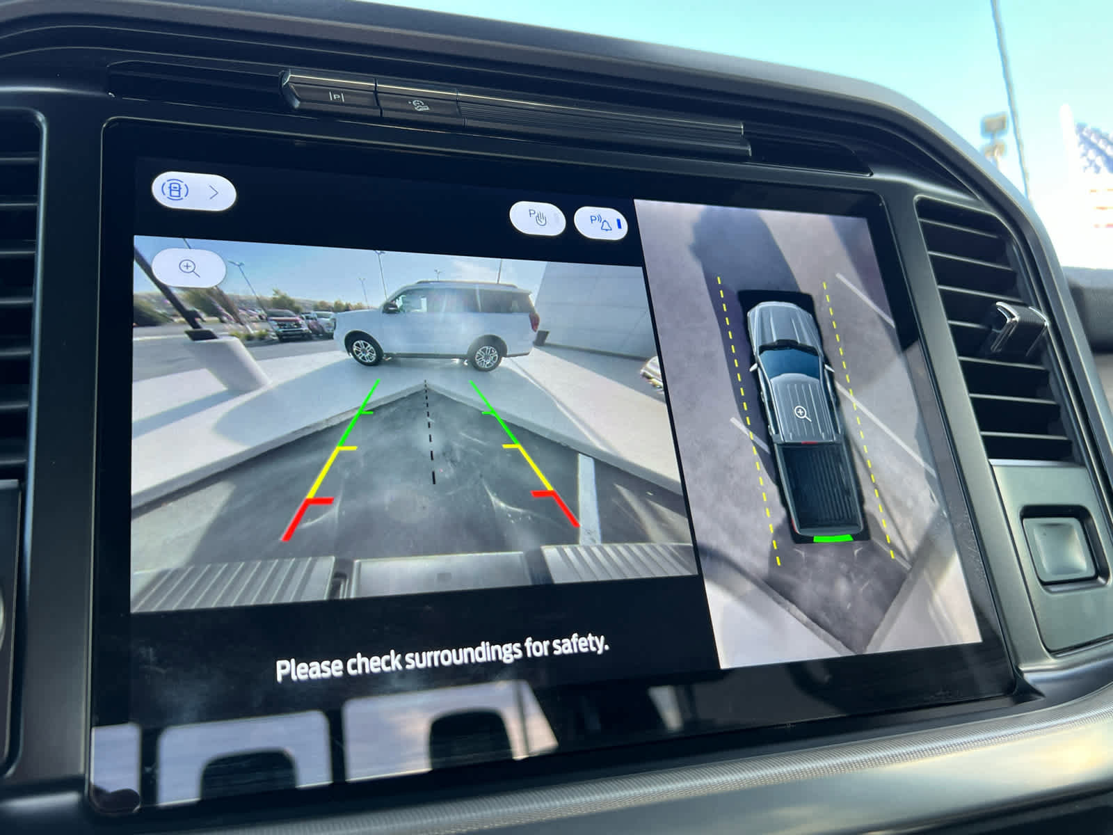 Certified 2025 Ford F150 Lariat w/ FX4 Off-Road Package image 40