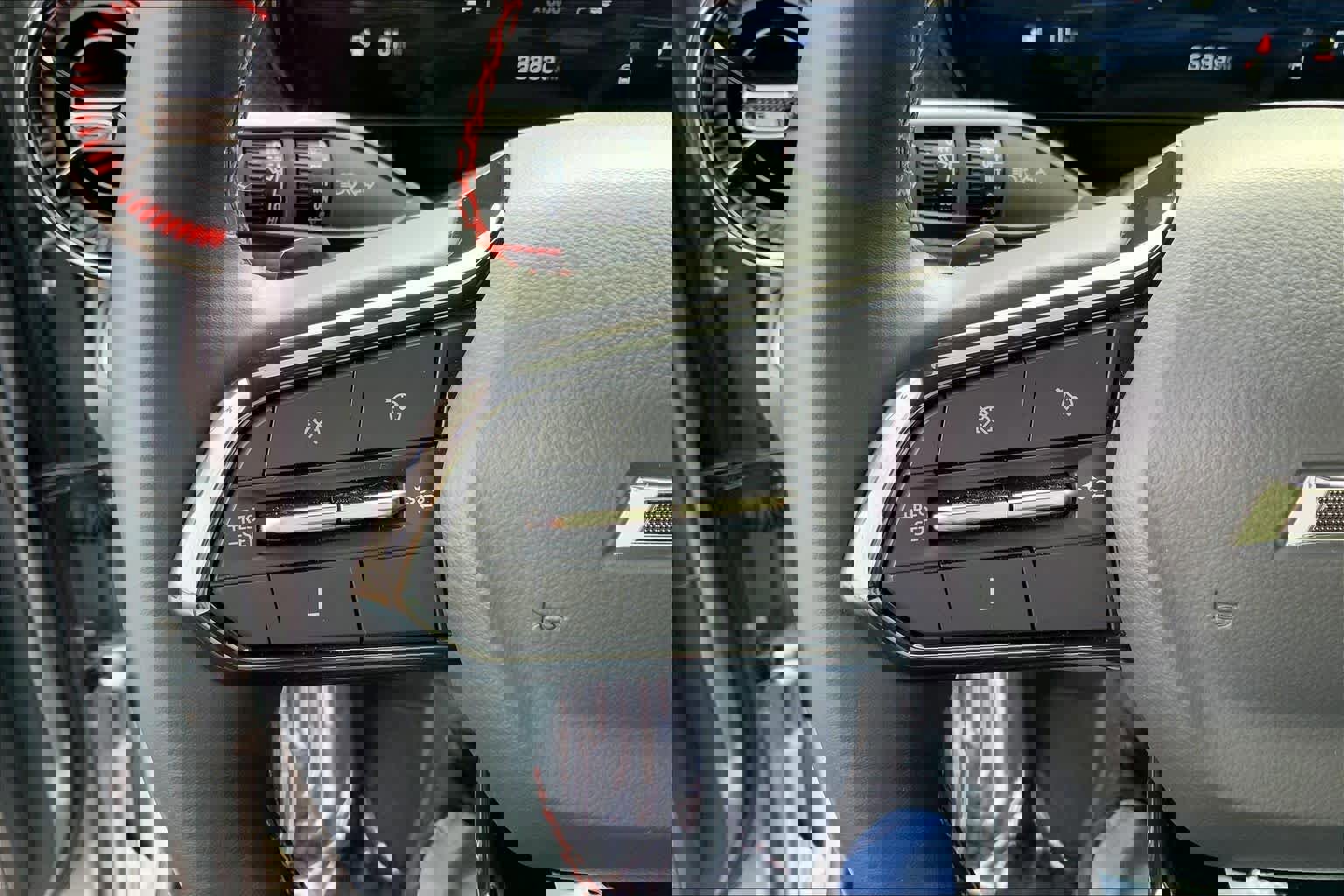 Used 2025 Chevrolet Equinox RS w/ Safety and Technology Package image 21