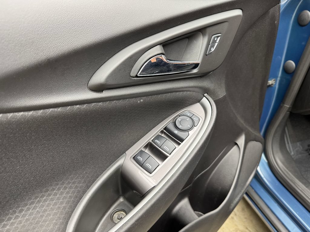 Used 2025 Chevrolet Malibu LT FWD image 9