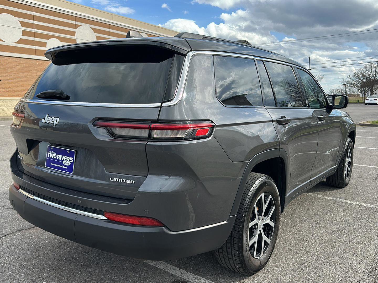 Used 2024 Jeep Grand Cherokee L Limited image 5