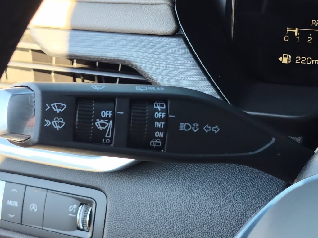 Used 2026 GMC Acadia Elevation w/ Elevation Premium Package FWD image 29