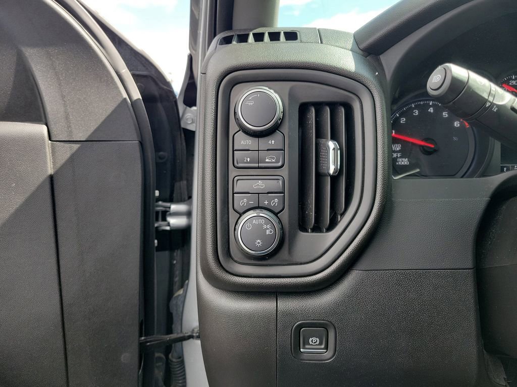 Used 2023 Chevrolet Silverado 1500 Custom image 22