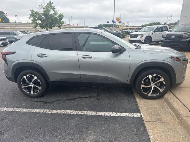 Used 2024 Chevrolet Trax RS w/ Sunroof Package FWD image 5