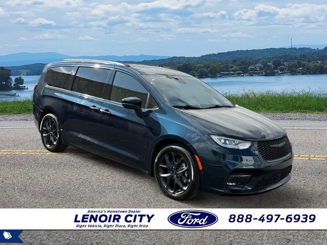 Used 2023 Chrysler Pacifica Touring-L w/ S Appearance Package image 1
