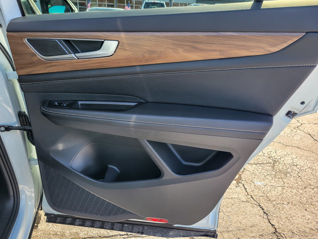 Used 2025 Volkswagen Atlas SE image 21