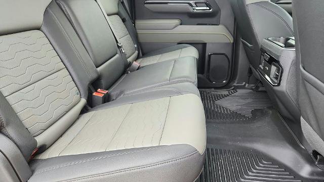 Used 2026 Chevrolet Silverado 1500 ZR2 w/ Dark Appearance Package image 38