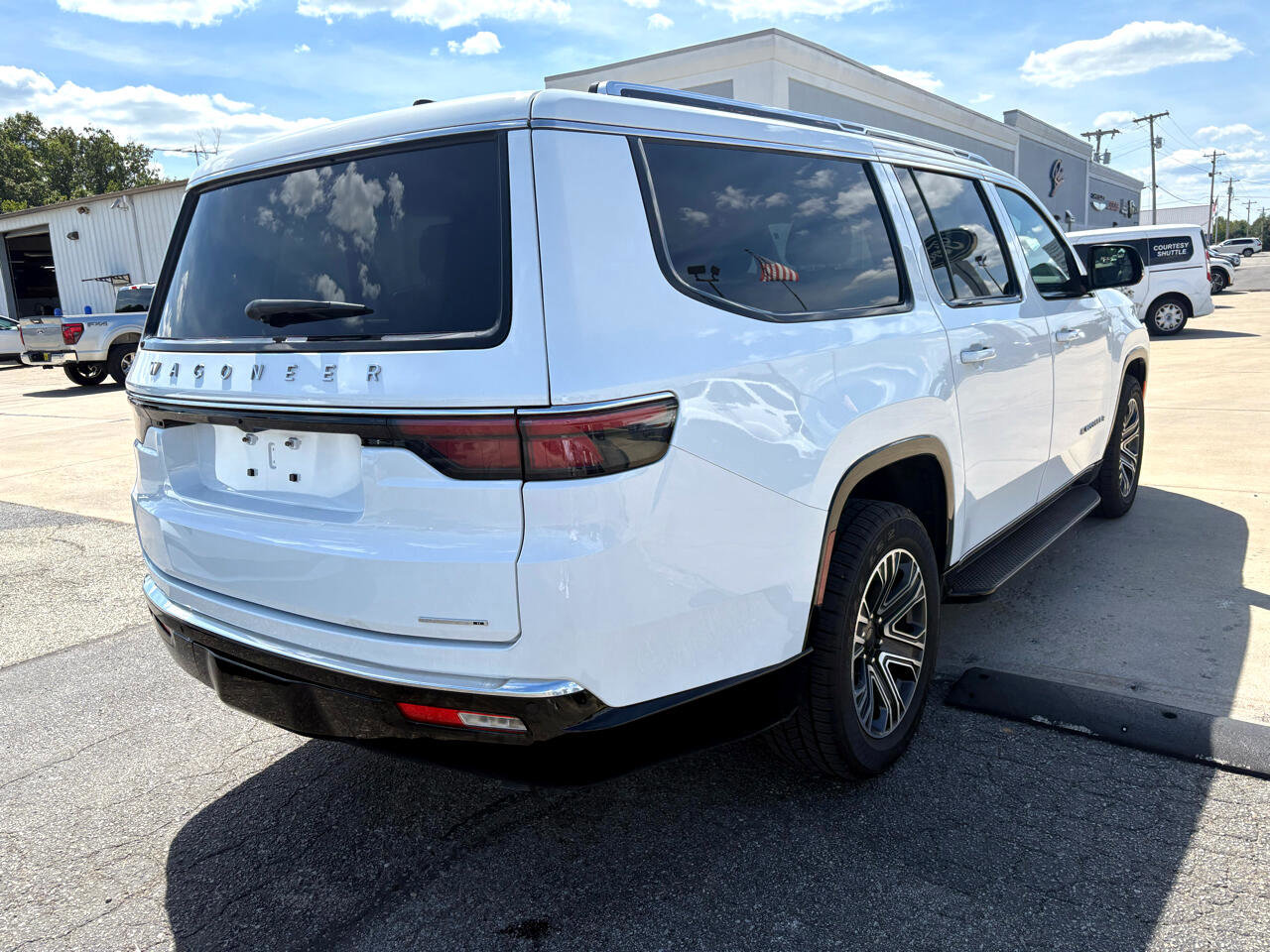 Used 2024 Jeep Wagoneer L Series II w/ Flexible Seating Group image 5