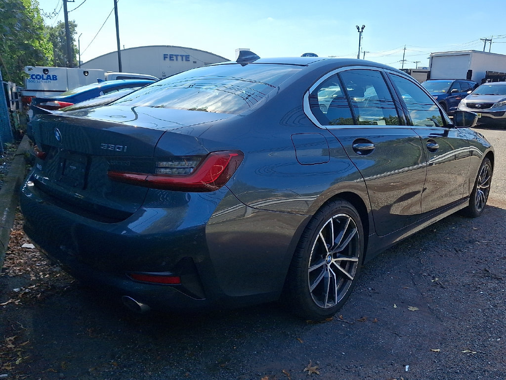 Used 2019 BMW 330i xDrive Sedan w/ Convenience Package AWD/4WD image 3