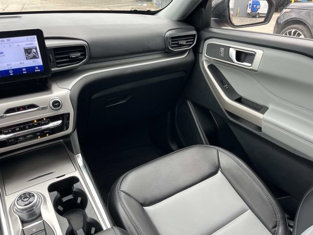 Certified 2022 Ford Explorer XLT w/ Equipment Group 202A image 16