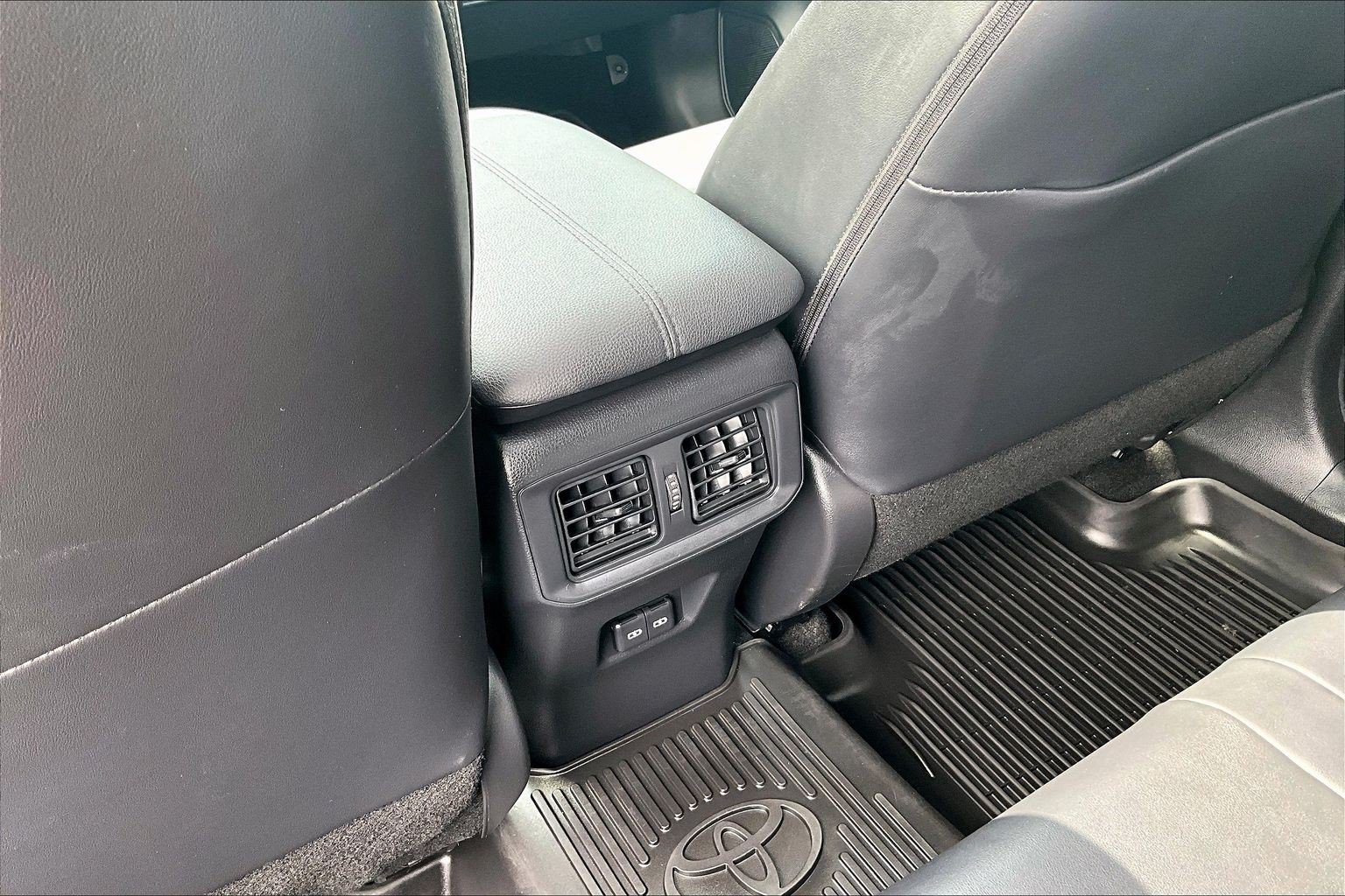 Used 2023 Toyota RAV4 XSE AWD/4WD image 10