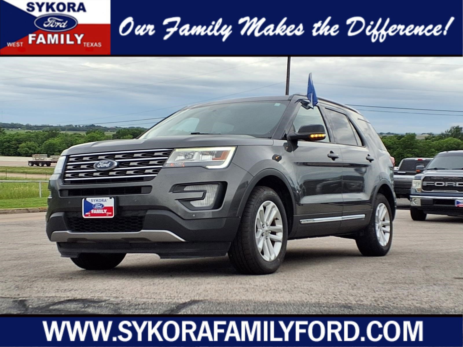 Certified 2017 Ford Explorer XLT w/ Equipment Group 202A FWD image 5