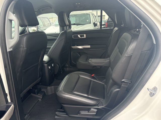 Certified 2022 Ford Explorer XLT w/ Equipment Group 202A AWD/4WD image 8