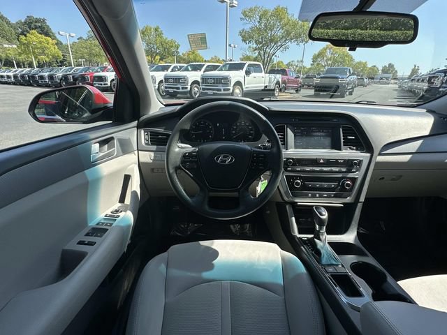 Used 2017 Hyundai Sonata SE w/ Cargo Package FWD image 6