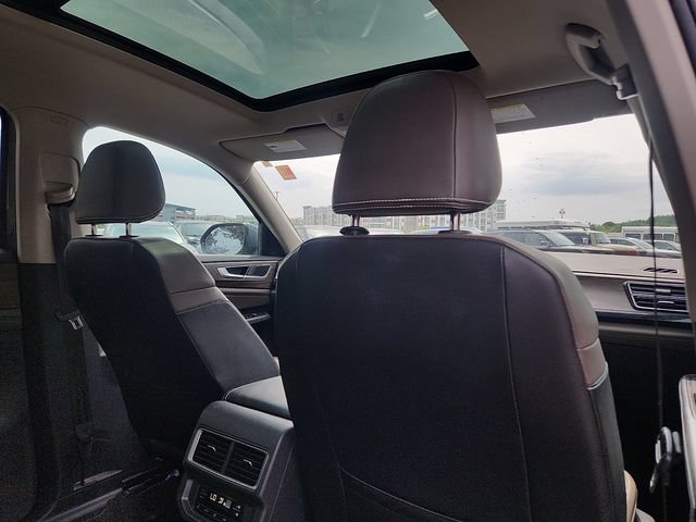 Used 2024 Volkswagen Atlas SEL AWD/4WD image 30