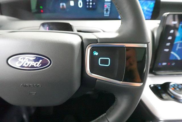 Certified 2025 Ford Expedition Active AWD/4WD image 16