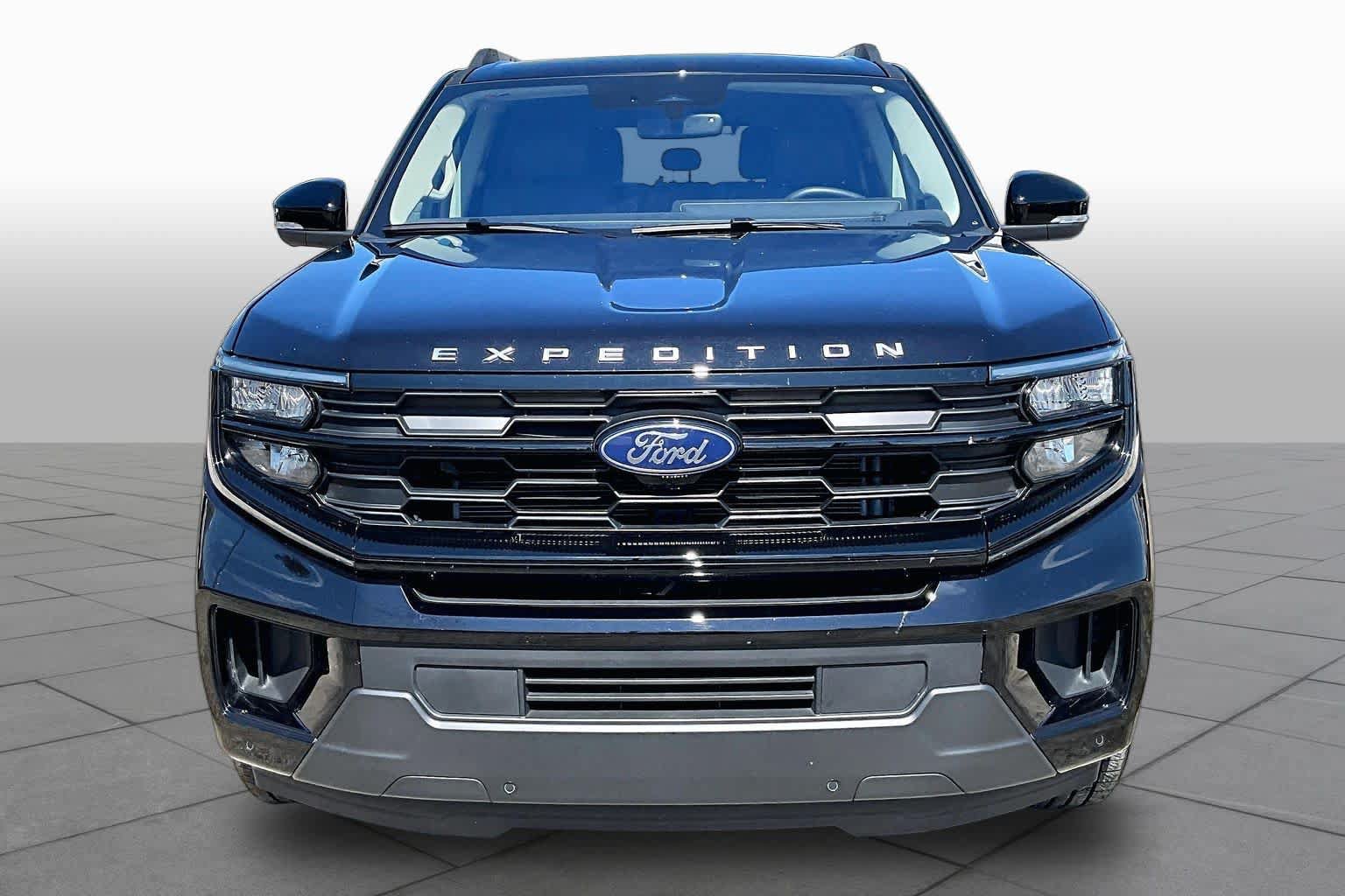 Certified 2025 Ford Expedition Active RWD image 4