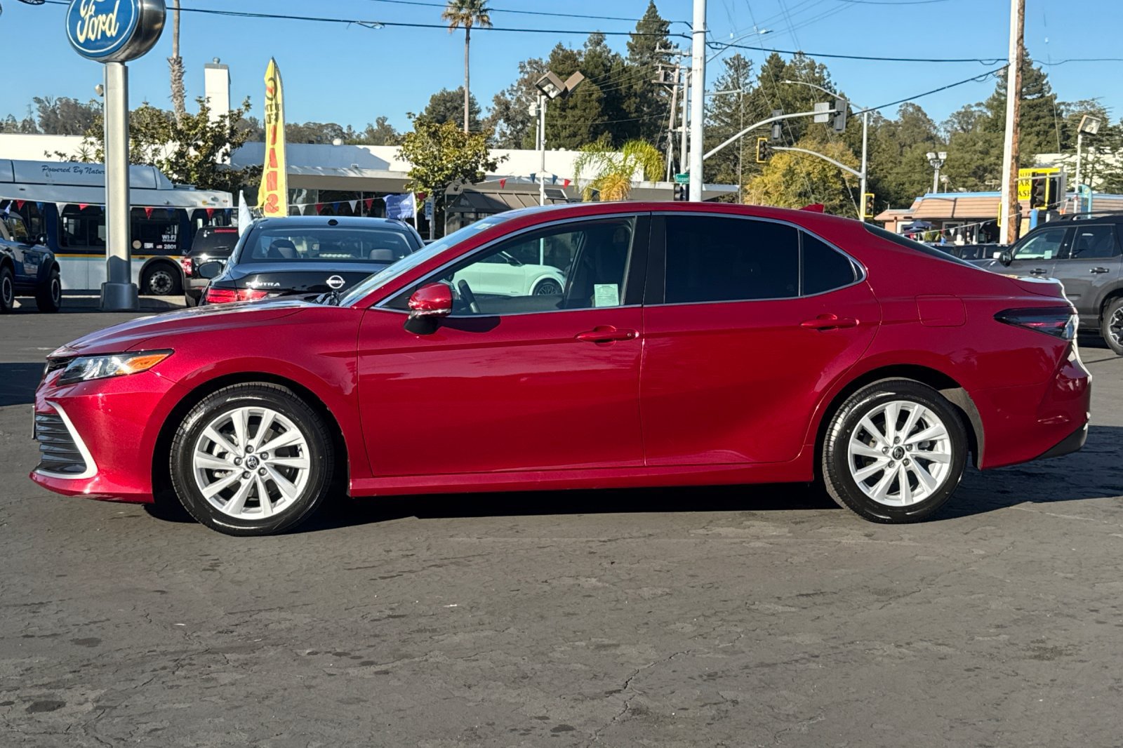 Used 2021 Toyota Camry LE w/ Convenience Package FWD image 29