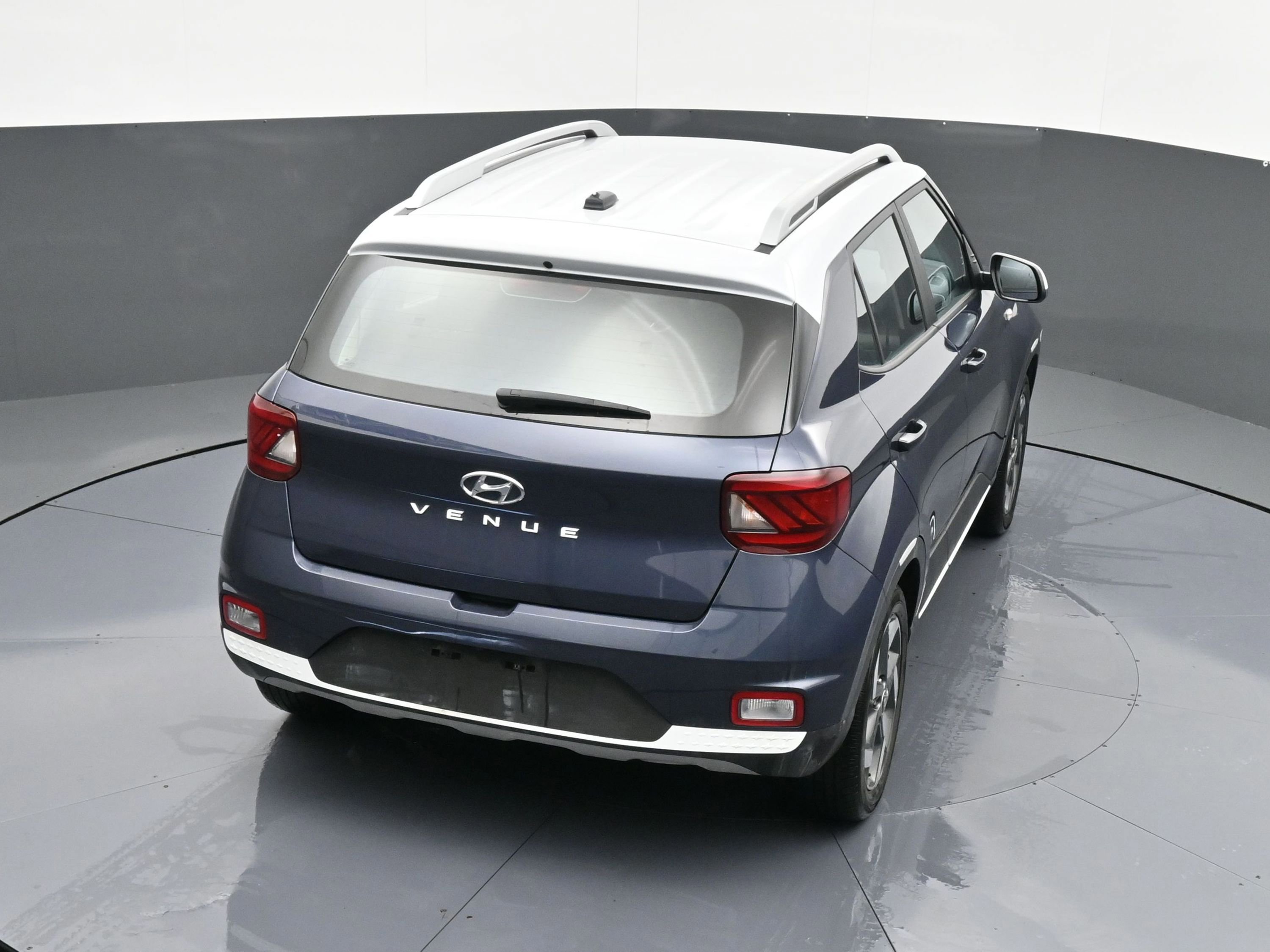 Used 2023 Hyundai Venue Limited w/ Cargo Package image 18