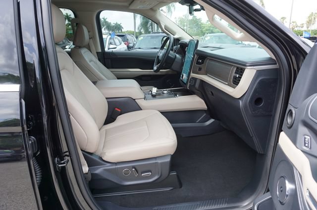 Certified 2023 Ford Expedition Max Limited RWD image 3